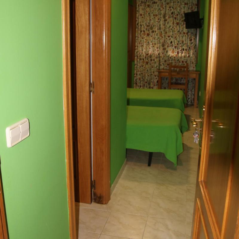 Hostal Burgales Milagro Екстериор снимка