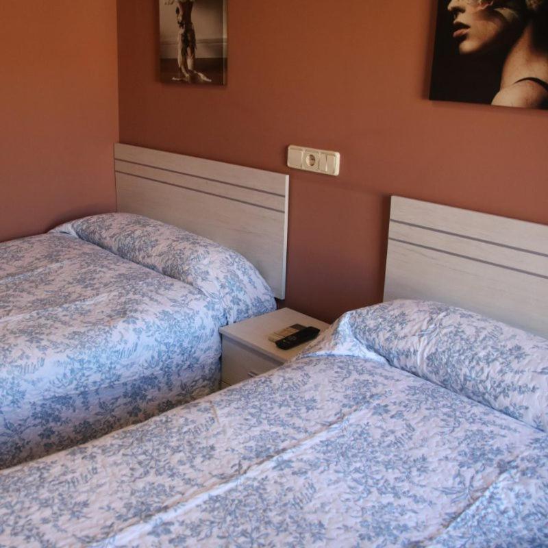 Hostal Burgales Milagro Екстериор снимка