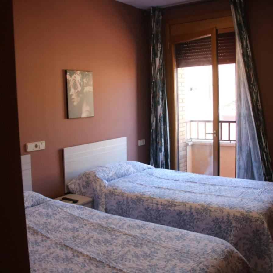 Hostal Burgales Milagro Екстериор снимка