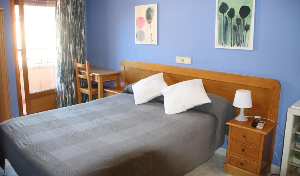 Hostal Burgales Milagro Екстериор снимка