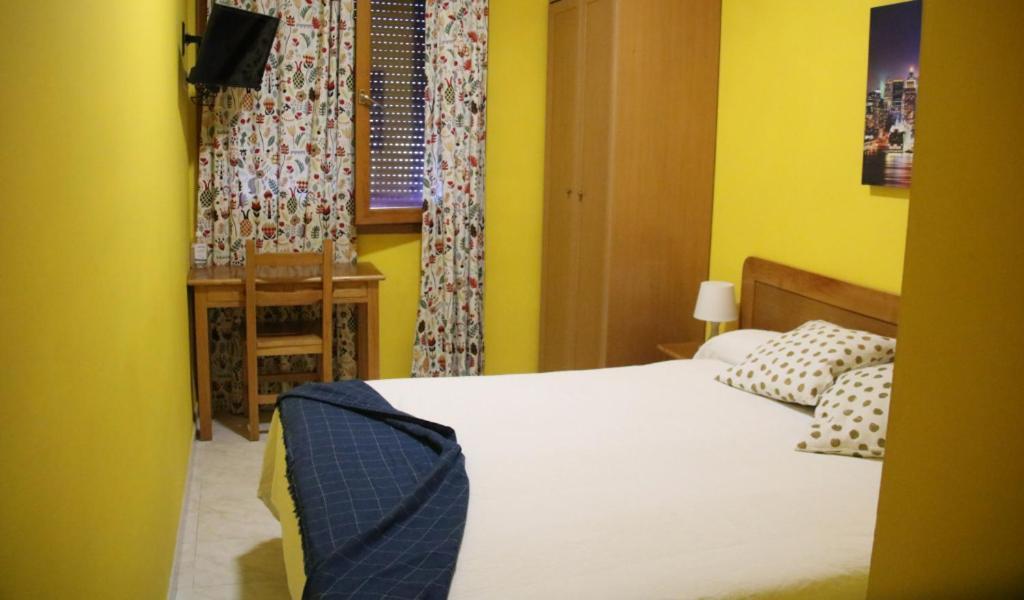 Hostal Burgales Milagro Екстериор снимка