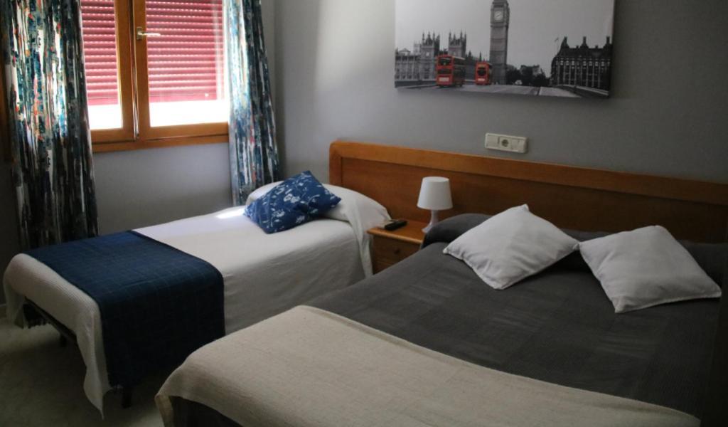 Hostal Burgales Milagro Екстериор снимка
