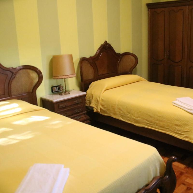 Hostal Burgales Milagro Екстериор снимка