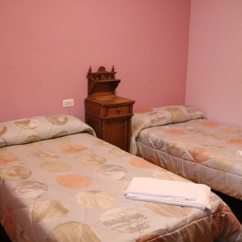 Hostal Burgales Milagro Екстериор снимка