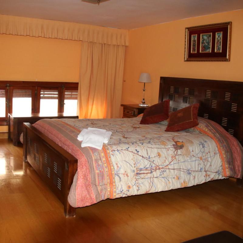 Hostal Burgales Milagro Екстериор снимка