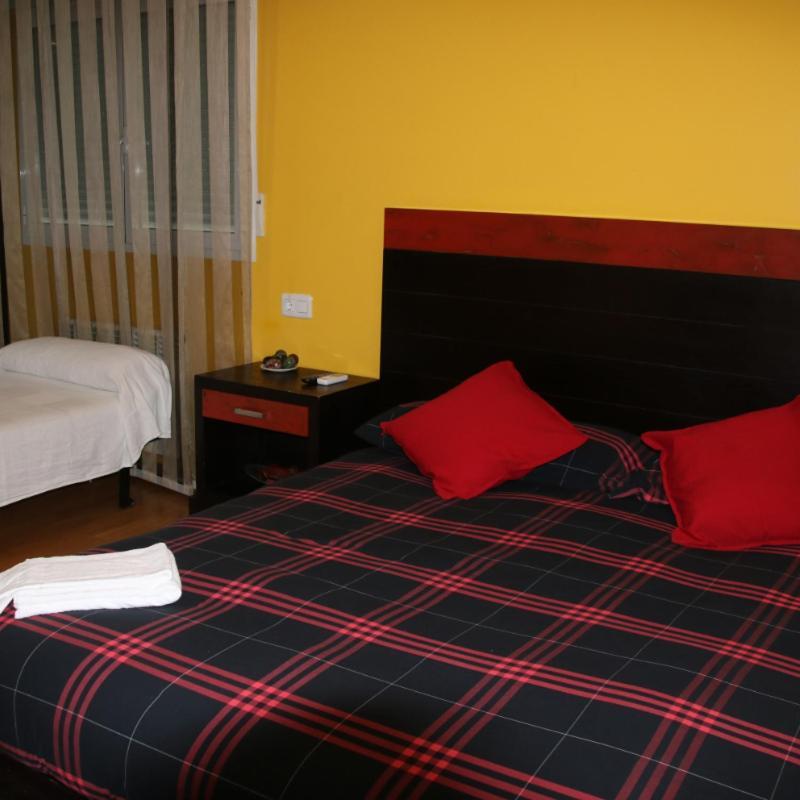 Hostal Burgales Milagro Екстериор снимка